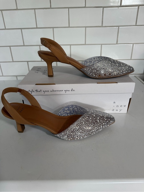 a new day Shoes - Women Isabel Embellished Slingback Kitten Pumps - SZ 10
